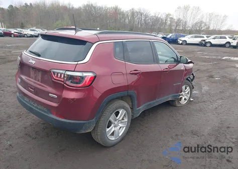 2022 Jeep Compass Latitude 4X4 z USA, uszkodzony, nr VIN 3C4NJDBB7NT206323